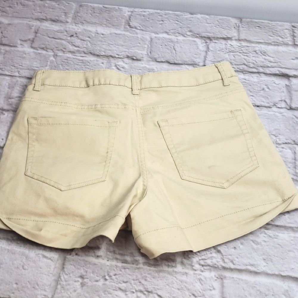 💚Forever 21 Women's Tan Shorts Size 28 - Picture 1 of 4